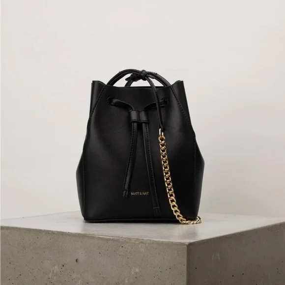 Matt and Nat GRACE VEGAN BUCKET BAG - APPLESKIN™ - Picture 3 of 12